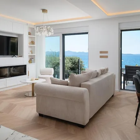Villa Silvio First Row, Heated Infinity Pool *