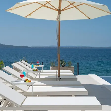 Silvio First Row, Heated Infinity Pool Villa