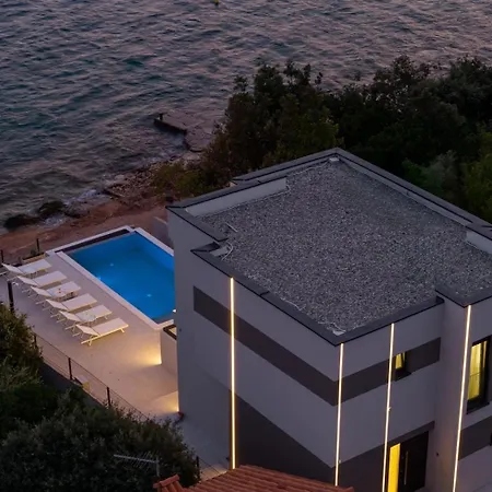 Silvio First Row, Heated Infinity Pool * Kozino